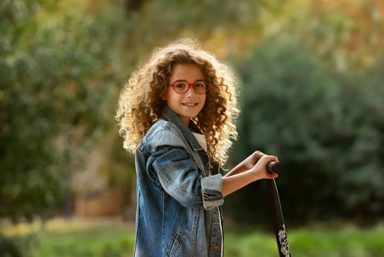 ado avec des lunettes en trottinette Bouaye, brains, Sainte-Pazanne, Saint-Aignan, grandlieu